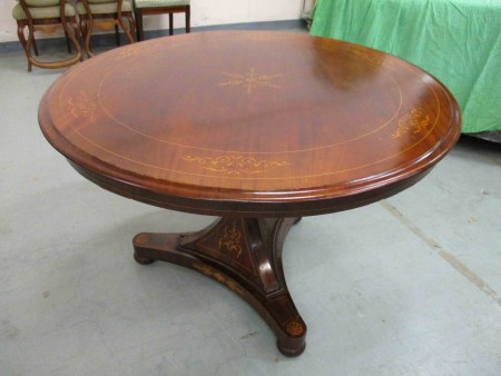 2591 - Stul salonni biedermeier styl s intarsii  diam - 110 cm  V -  75 cm  -  10 900 kc 